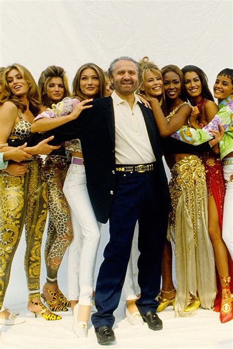 gianni versace 1982 occhio d'oro|Gianni Versace: storia dello stilista entrato nel mito .